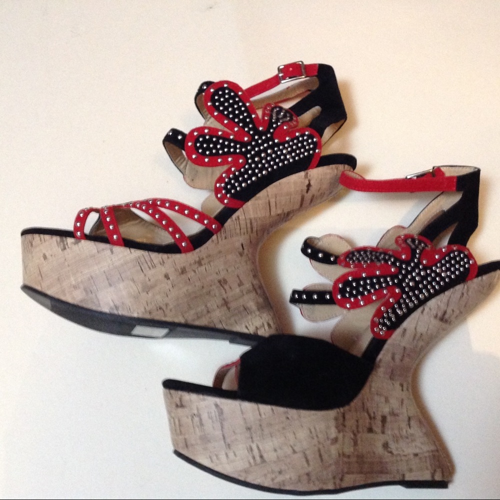 Where art meets fashion! Fun & Funky ALBA wedges!